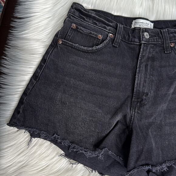 Abercrombie Black The 90’s Relaxed High Rise Cut Offs - Picture 5 of 7